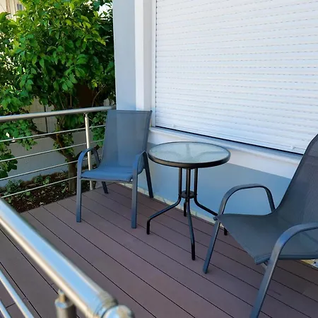 Appartement Ideal House & *