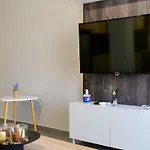 Apartment Ideal House & *