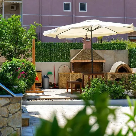 Apartament Ideal House &