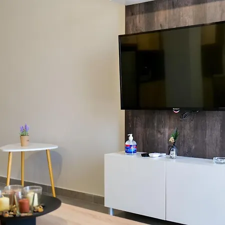 Apartment Ideal House & *
