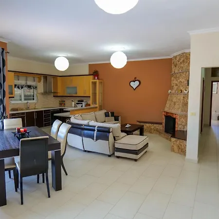 Apartment Ideal House &