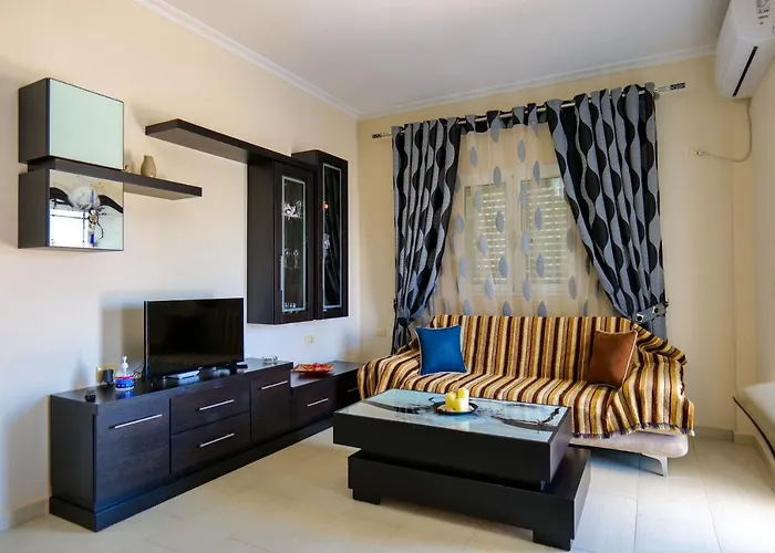 Apartment Ideal House & *