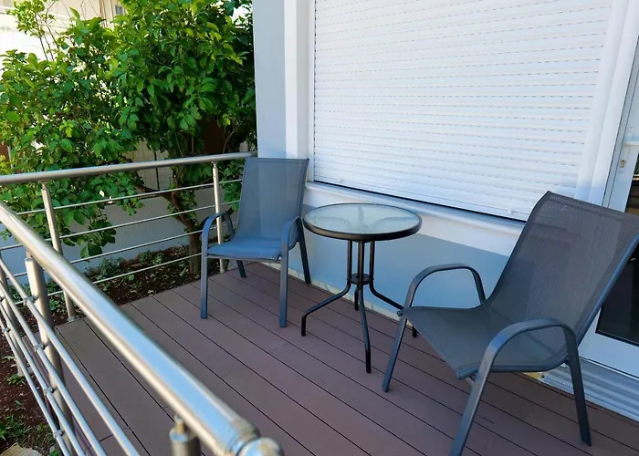 Appartement Ideal House & *